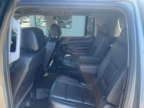 Used 2020 Chevrolet Suburban LT w/ Luxury Package image 22