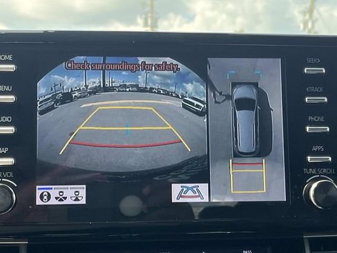 Used 2022 Toyota Sienna Platinum FWD image 35