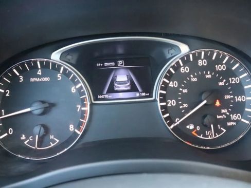 Used 2018 Nissan Pathfinder SV image 27