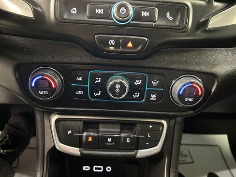 Used 2024 GMC Terrain SLE w/ Driver Convenience Package image 19