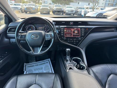 Used 2020 Toyota Camry XLE image 16