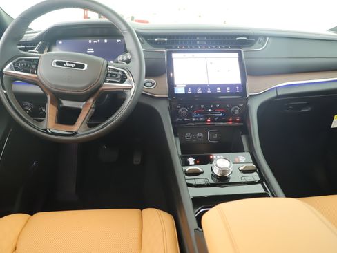 New 2025 Jeep Grand Cherokee L Summit image 18