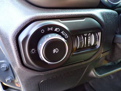 Used 2021 Jeep Wrangler Sport AWD/4WD image 16