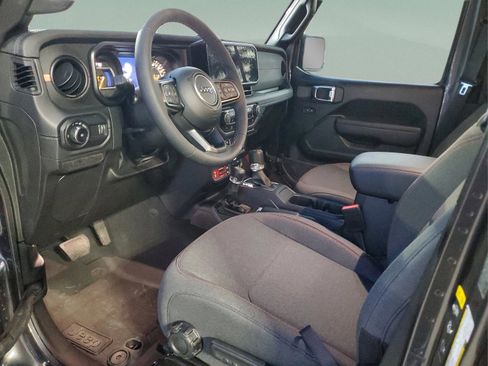 Used 2025 Jeep Wrangler Unlimited Rubicon w/ Technology Group image 13