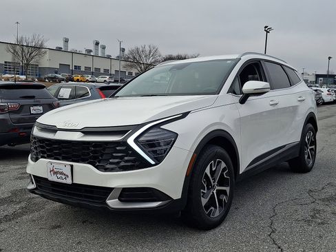 Used 2025 Kia Sportage EX image 3