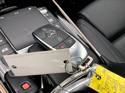 Certified 2023 Mercedes-Benz GLB 250 image 12