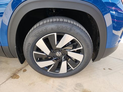 New 2026 Volkswagen Atlas Cross Sport SE image 9