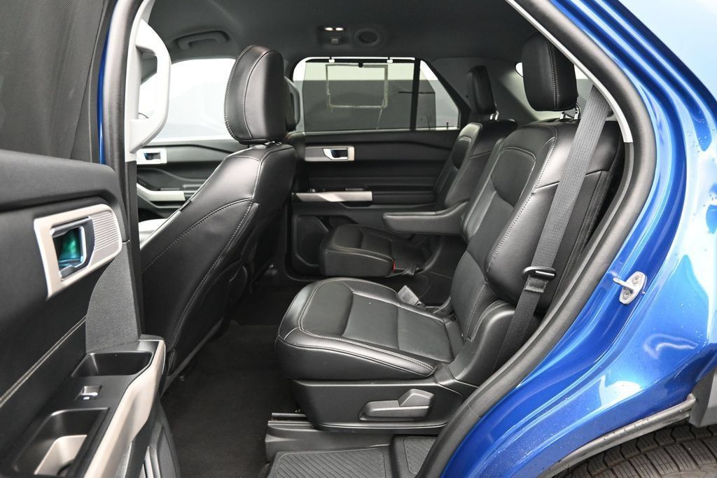Used 2023 Ford Explorer Limited AWD/4WD image 19