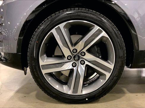 New 2026 Land Rover Discovery Limited Edition image 11