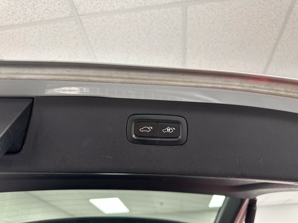 Used 2017 Volvo XC90 T6 Momentum w/ Vision Package AWD/4WD image 9