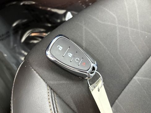 Used 2020 Chevrolet Trax LT w/ LT Convenience Package AWD/4WD image 27