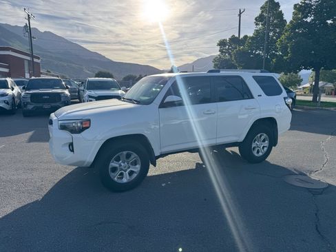 Used 2023 Toyota 4Runner SR5 Premium w/ Moonroof Package AWD/4WD image 1