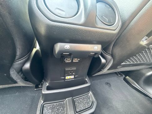 Used 2024 Jeep Wrangler Unlimited Sahara w/ Technology Group AWD/4WD image 36