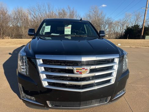 Used 2018 Cadillac Escalade Luxury image 5