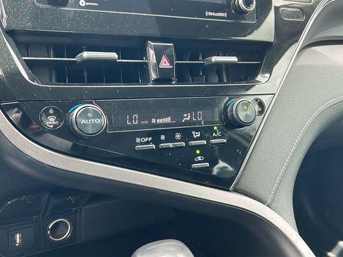 Used 2022 Toyota Camry SE FWD image 14