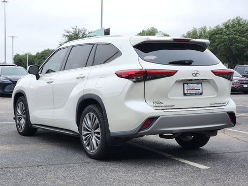Used 2021 Toyota Highlander Platinum AWD/4WD image 3