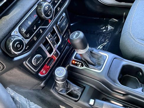 Used 2024 Jeep Wrangler Unlimited Sport AWD/4WD image 17