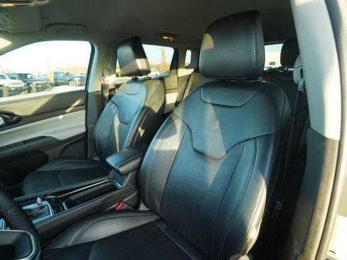 Used 2022 Jeep Compass Limited image 35