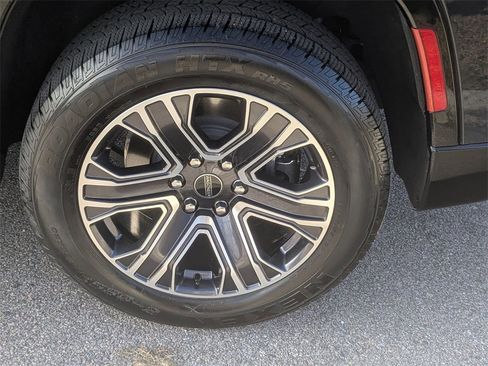 Used 2025 Jeep Wagoneer Series II image 11