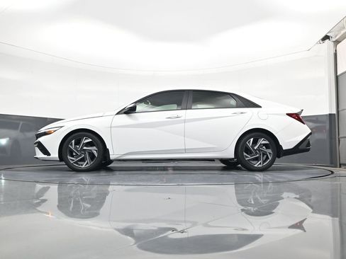 Used 2025 Hyundai Elantra Sport FWD image 19