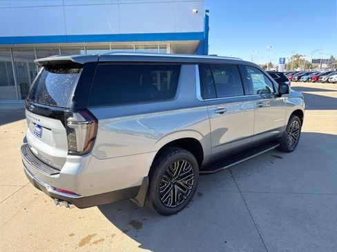 New 2026 Chevrolet Suburban Premier image 13
