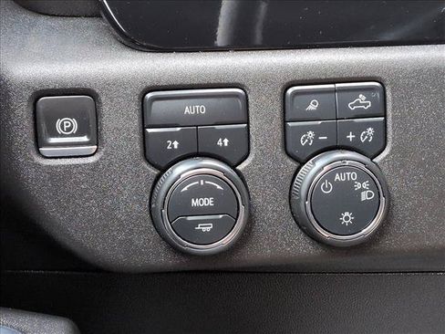 Used 2025 Chevrolet Silverado 1500 LT w/ Safety Package AWD/4WD image 17