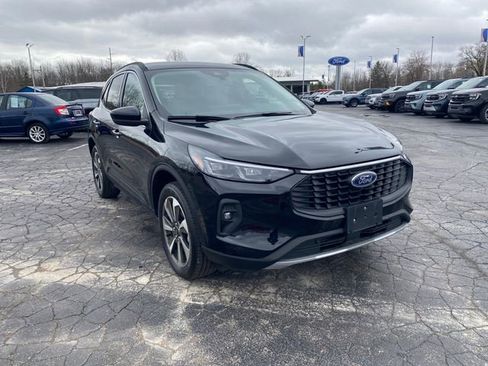 Used 2025 Ford Escape Platinum image 14