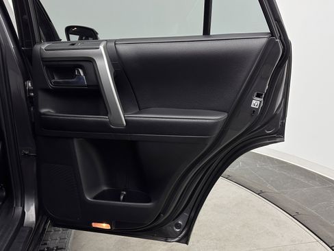 Used 2018 Toyota 4Runner SR5 Premium image 32