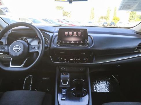 Used 2022 Nissan Rogue SV image 14