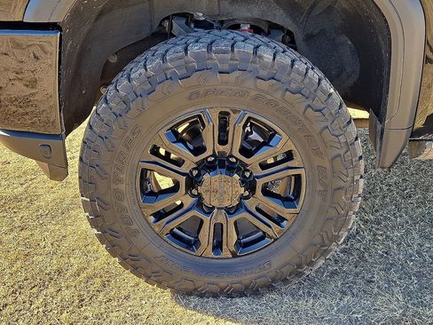 Used 2022 GMC Sierra 2500 Denali w/ Denali Black Diamond Edition image 10