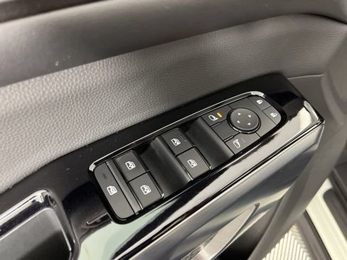 Used 2023 Nissan Pathfinder SL w/ SL Premium Package FWD image 32