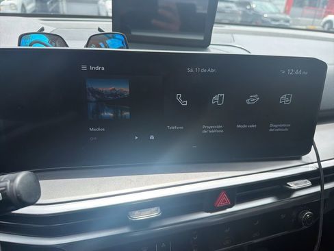 Used 2025 Kia Sorento LX image 4