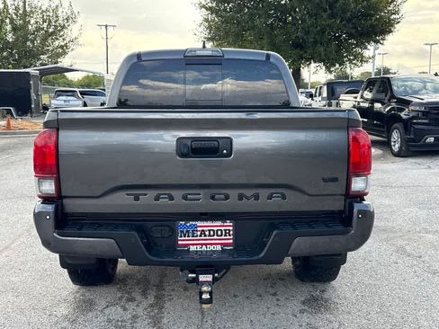 Used 2019 Toyota Tacoma TRD Off-Road AWD/4WD image 4
