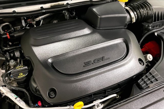 Used 2025 Chrysler Pacifica Limited FWD image 32