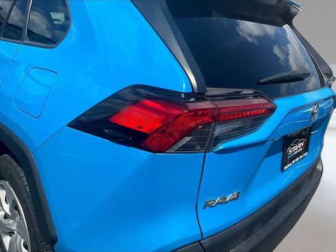 Used 2021 Toyota RAV4 LE w/ Carpet Mat Package (TMS) FWD image 20