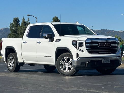 Used 2025 GMC Sierra 1500 SLT RWD image 2