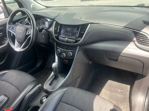 Used 2020 Chevrolet Trax LT w/ LT Convenience Package AWD/4WD image 32