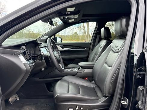 Used 2023 Cadillac XT6 Premium Luxury w/ Technology Package AWD/4WD image 4