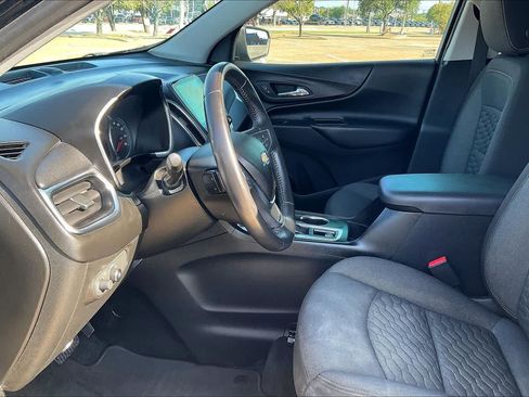 Used 2019 Chevrolet Equinox LT FWD image 2