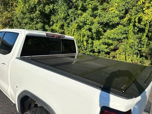 Used 2020 GMC Sierra 1500 AT4 w/ AT4 Premium Package image 3