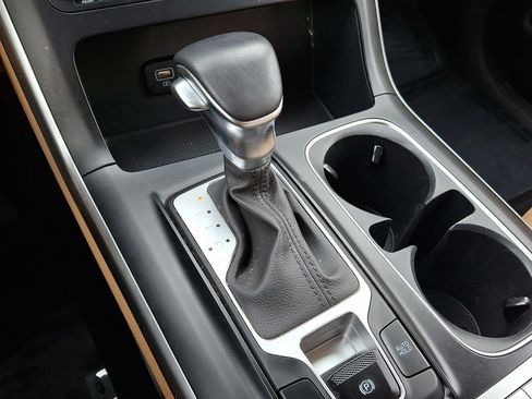 Used 2024 Kia Carnival LX image 14