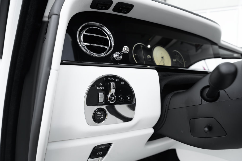 Used 2026 Rolls-Royce Cullinan AWD/4WD image 29