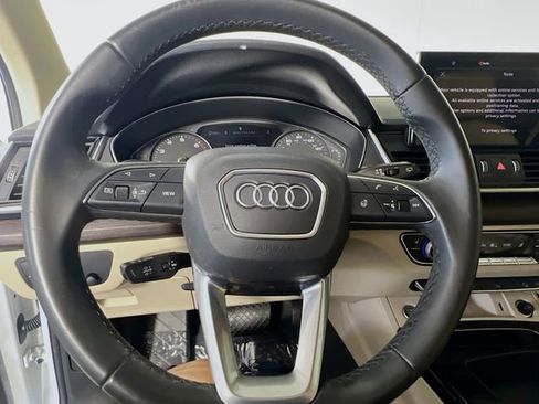 Used 2023 Audi Q5 2.0T Premium w/ Convenience Package AWD/4WD image 16