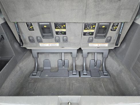 Used 2018 Toyota Sienna XLE Premium image 34