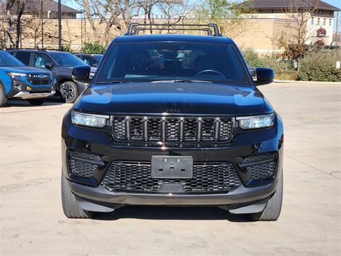 Used 2022 Jeep Grand Cherokee Altitude image 2
