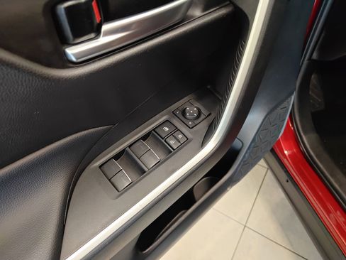 Used 2025 Toyota RAV4 XLE FWD image 8