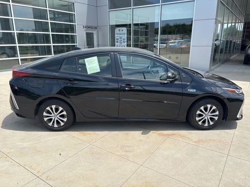 Used 2022 Toyota Prius Prime XLE FWD image 8