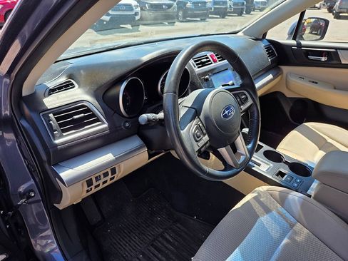 Used 2017 Subaru Outback 2.5i Premium w/ Popular Package #2 AWD/4WD image 5