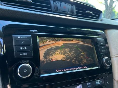 Used 2018 Nissan Rogue SV AWD/4WD image 39