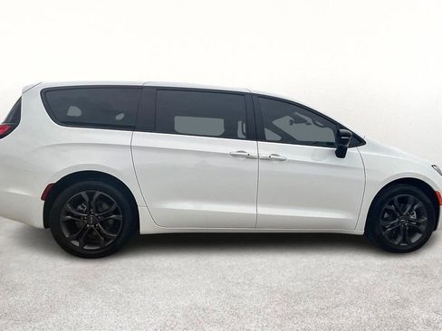 New 2026 Chrysler Pacifica Select image 8